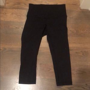 LULULEMON black cropped leggings